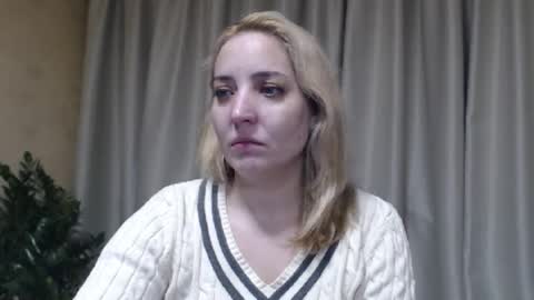 Snapshot of ohsweetmari chatting on February 26, 12:26 pm Mari online show from February 26, 12:26 pm