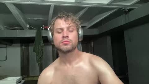 Snapshot of oilyexhibslut chatting on October 17, 2:15 am oilyexhibslut online show from October 17, 2:15 am