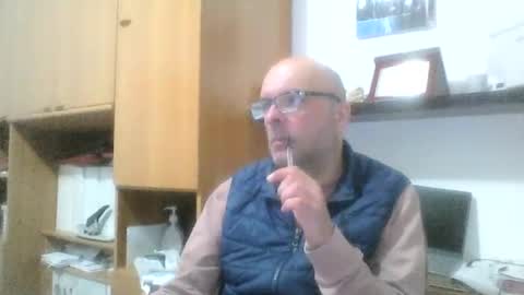 Snapshot of olak21 chatting on May 21, 8:21 am olak21 online show from May 21, 8:21 am
