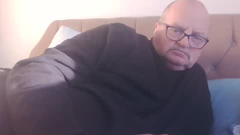 Snapshot of old_fkr chatting on December 9, 1:45 pm old_fkr online show from December 9, 1:45 pm