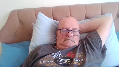 Snapshot of old_fkr chatting on December 25, 9:45 am old_fkr online show from December 25, 9:45 am