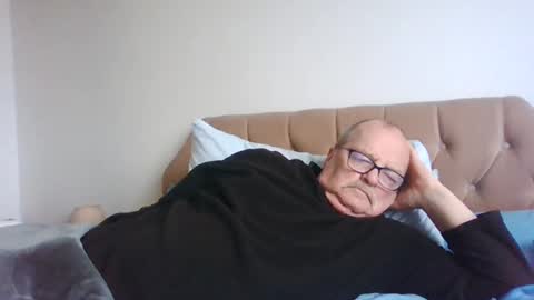 Snapshot of old_fkr chatting on January 5, 2:08 pm old_fkr online show from January 5, 2:08 pm