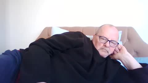 Snapshot of old_fkr chatting on February 2, 10:24 am old_fkr online show from February 2, 10:24 am