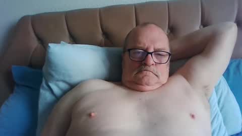 Snapshot of old_fkr chatting on February 18, 10:05 am old_fkr online show from February 18, 10:05 am