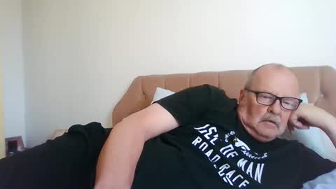 Snapshot of old_fkr chatting on October 5, 9:18 am old_fkr online show from October 5, 9:18 am