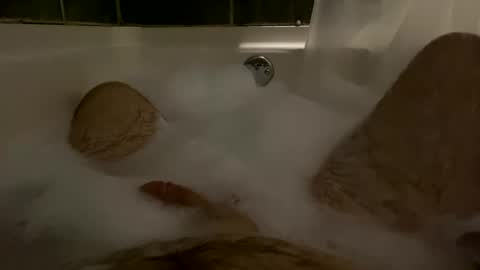 Snapshot of oldbones2 chatting on January 20, 2:01 am oldbones2 online show from January 20, 2:01 am