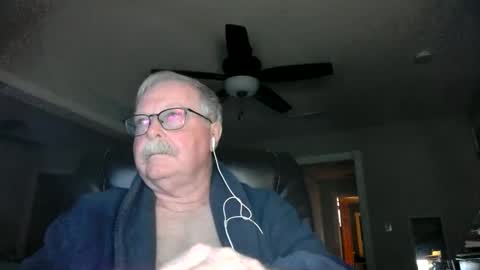 Snapshot of oldlakeguy chatting on February 20, 4:28 am OldLakeGuy online show from February 20, 4:28 am