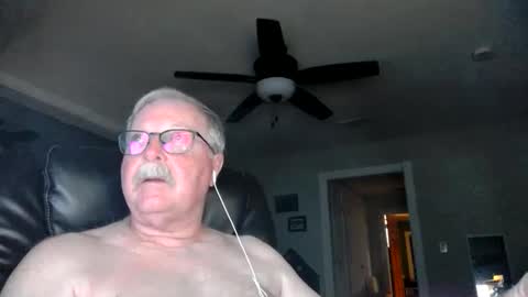 Snapshot of oldlakeguy chatting on February 20, 7:34 am OldLakeGuy online show from February 20, 7:34 am