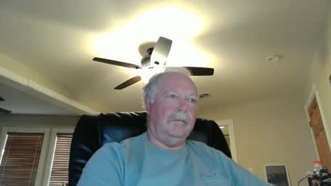 Snapshot of oldlakeguy chatting on September 22, 11:51 pm OldLakeGuy online show from September 22, 11:51 pm