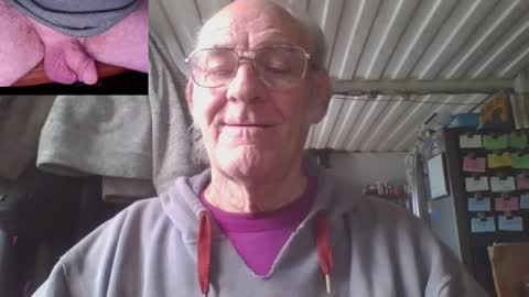 oldman1154565 online show from June 6, 4:12 pm