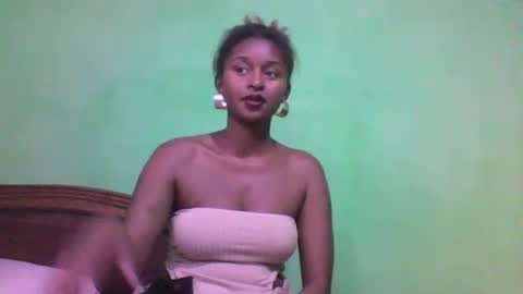 olinah610 online show from October 25, 9:28 am