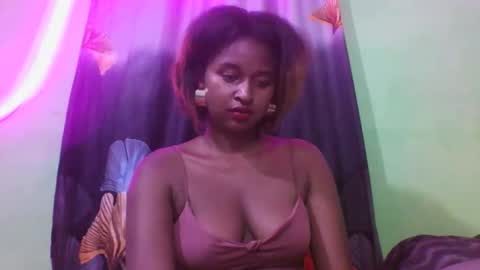 olinah610 online show from December 4, 8:06 pm