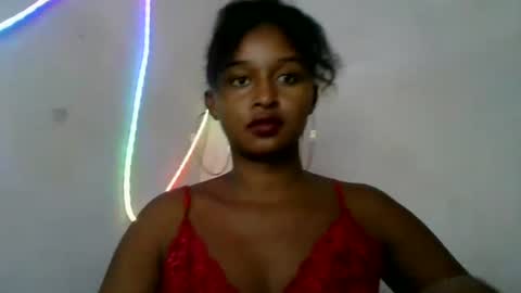 olinah610 online show from May 24, 10:20 am