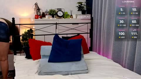 OliSunny Olivia online show from December 13, 6:21 am