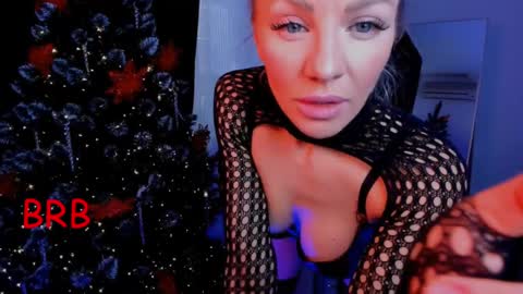 Snapshot of oliva_candy chatting on January 2, 9:00 am oliva_candy online show from January 2, 9:00 am