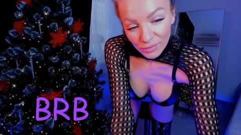 Snapshot of oliva_candy chatting on February 1, 8:29 am oliva_candy online show from February 1, 8:29 am