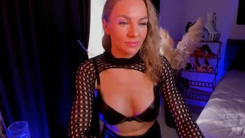 Snapshot of oliva_candy chatting on February 25, 6:47 am oliva_candy online show from February 25, 6:47 am