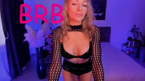 Snapshot of oliva_candy chatting on March 11, 6:41 pm oliva_candy online show from March 11, 6:41 pm