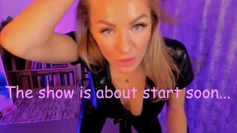 Snapshot of oliva_candy chatting on September 17, 6:53 pm oliva_candy online show from September 17, 6:53 pm