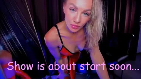 Snapshot of oliva_candy chatting on December 15, 7:29 pm oliva_candy online show from December 15, 7:29 pm