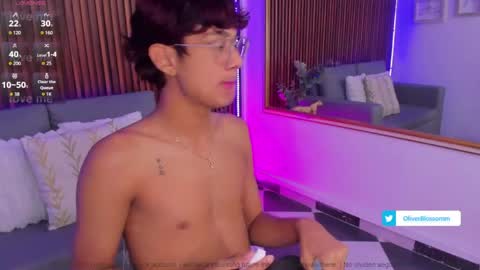 Snapshot of oliver20__ chatting on May 13, 11:33 pm oliver20__ online show from May 13, 11:33 pm