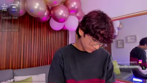 Snapshot of oliver20__ chatting on July 2, 9:43 pm oliver20__ online show from July 2, 9:43 pm