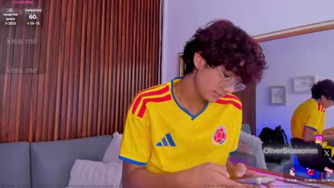 Snapshot of oliver20__ chatting on July 7, 8:57 pm oliver20__ online show from July 7, 8:57 pm