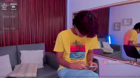 Snapshot of oliver20__ chatting on July 23, 10:29 pm oliver20__ online show from July 23, 10:29 pm