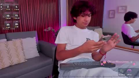 Snapshot of oliver20__ chatting on July 27, 10:50 pm oliver20__ online show from July 27, 10:50 pm