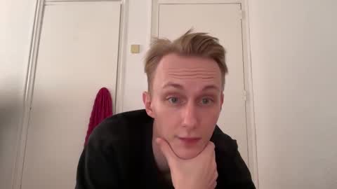 Snapshot of oliver_and_thomas chatting on September 10, 11:32 am Oliver and Thomas online show from September 10, 11:32 am