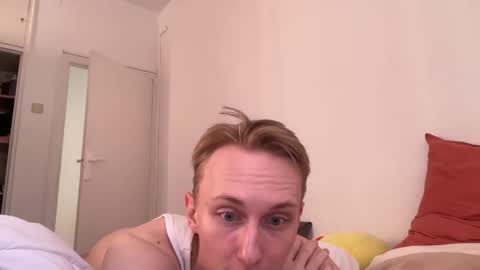 Snapshot of oliver_and_thomas chatting on September 11, 8:58 am Oliver and Thomas online show from September 11, 8:58 am