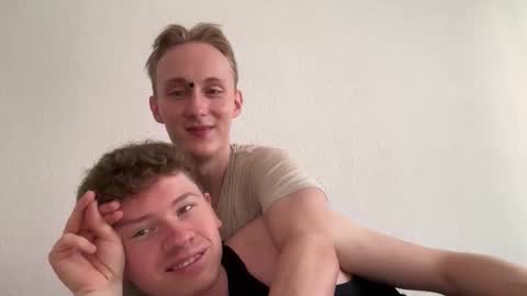 Snapshot of oliver_and_thomas chatting on September 19, 8:05 am Oliver and Thomas online show from September 19, 8:05 am