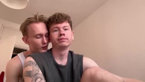 Snapshot of oliver_and_thomas chatting on September 25, 11:58 am Oliver and Thomas online show from September 25, 11:58 am