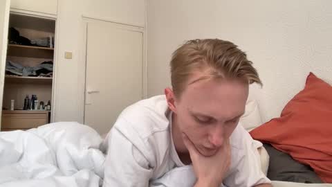 Snapshot of oliver_and_thomas chatting on September 26, 1:04 pm Oliver and Thomas online show from September 26, 1:04 pm