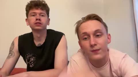 Snapshot of oliver_and_thomas chatting on September 29, 6:02 pm Oliver and Thomas online show from September 29, 6:02 pm