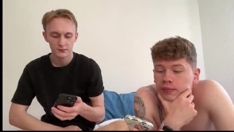 Snapshot of oliver_and_thomas chatting on October 7, 2:47 pm Oliver and Thomas online show from October 7, 2:47 pm