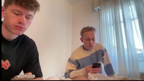 Snapshot of oliver_and_thomas chatting on October 15, 4:18 pm Oliver and Thomas online show from October 15, 4:18 pm