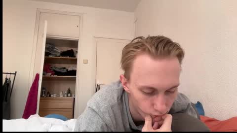 Snapshot of oliver_and_thomas chatting on October 16, 10:16 am Oliver and Thomas online show from October 16, 10:16 am