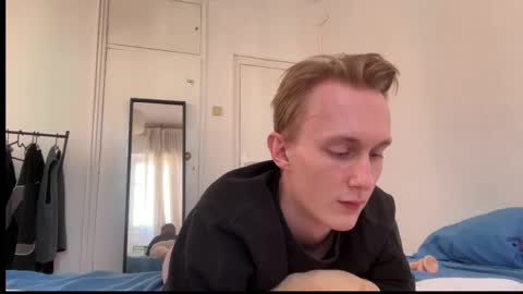 Snapshot of oliver_and_thomas chatting on October 18, 10:27 am Oliver and Thomas online show from October 18, 10:27 am