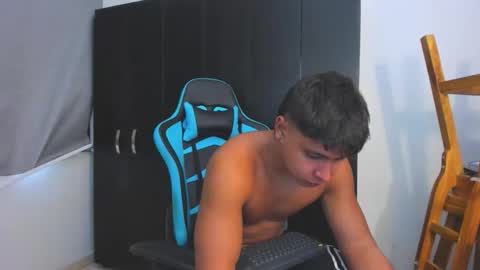 Oliver bray online show from November 28, 7:38 pm