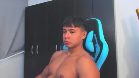 Snapshot of oliver_bray chatting on December 22, 9:12 pm Oliver bray online show from December 22, 9:12 pm