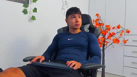 Snapshot of oliver_bray chatting on January 12, 7:52 pm Oliver bray online show from January 12, 7:52 pm