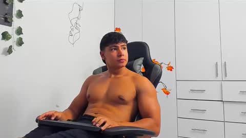 Snapshot of oliver_bray chatting on February 13, 3:24 am Oliver bray online show from February 13, 3:24 am