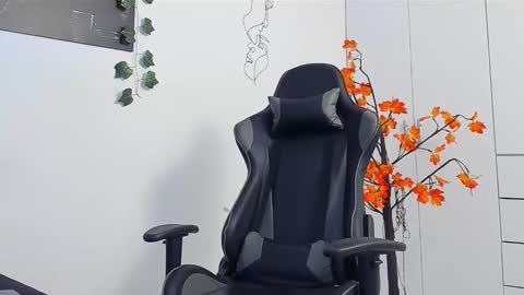 Snapshot of oliver_bray chatting on February 16, 9:00 pm Oliver bray online show from February 16, 9:00 pm