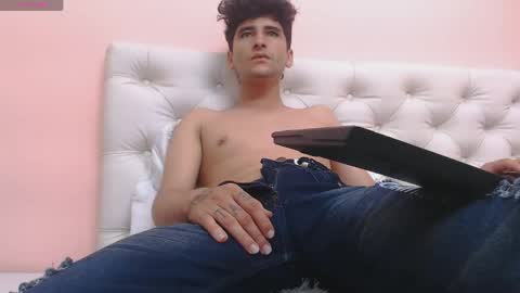 oliver_cat_ online show from May 13, 10:23 am