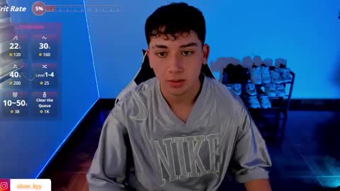 Snapshot of oliver_kyy chatting on October 10, 7:02 pm oliveeer online show from October 10, 7:02 pm