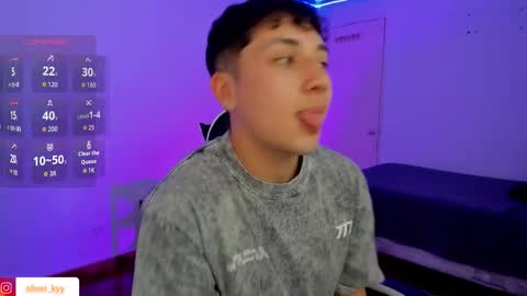 Snapshot of oliver_kyy chatting on November 8, 6:29 pm oliveeer online show from November 8, 6:29 pm