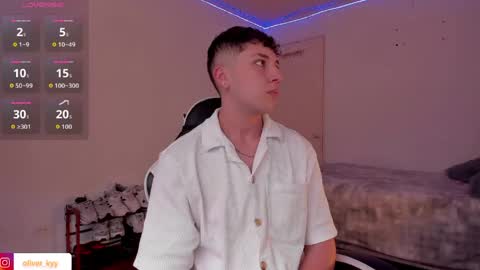 oliveeer online show from April 19, 7:16 pm