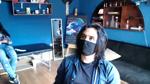 oliver_laid_2023 online show from September 20, 9:05 pm