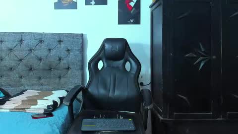 oliver_smith_2 online show from April 23, 7:38 pm